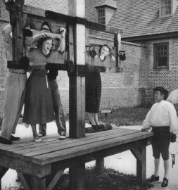 williamsburg_pillory.JPG.19,3Kb